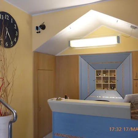 Chentu Lunas Hotel *